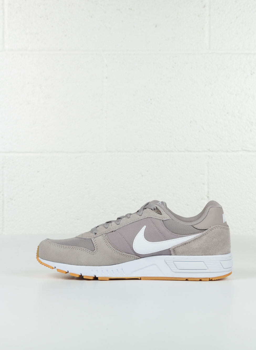 مانغا nike nightgazer beige 