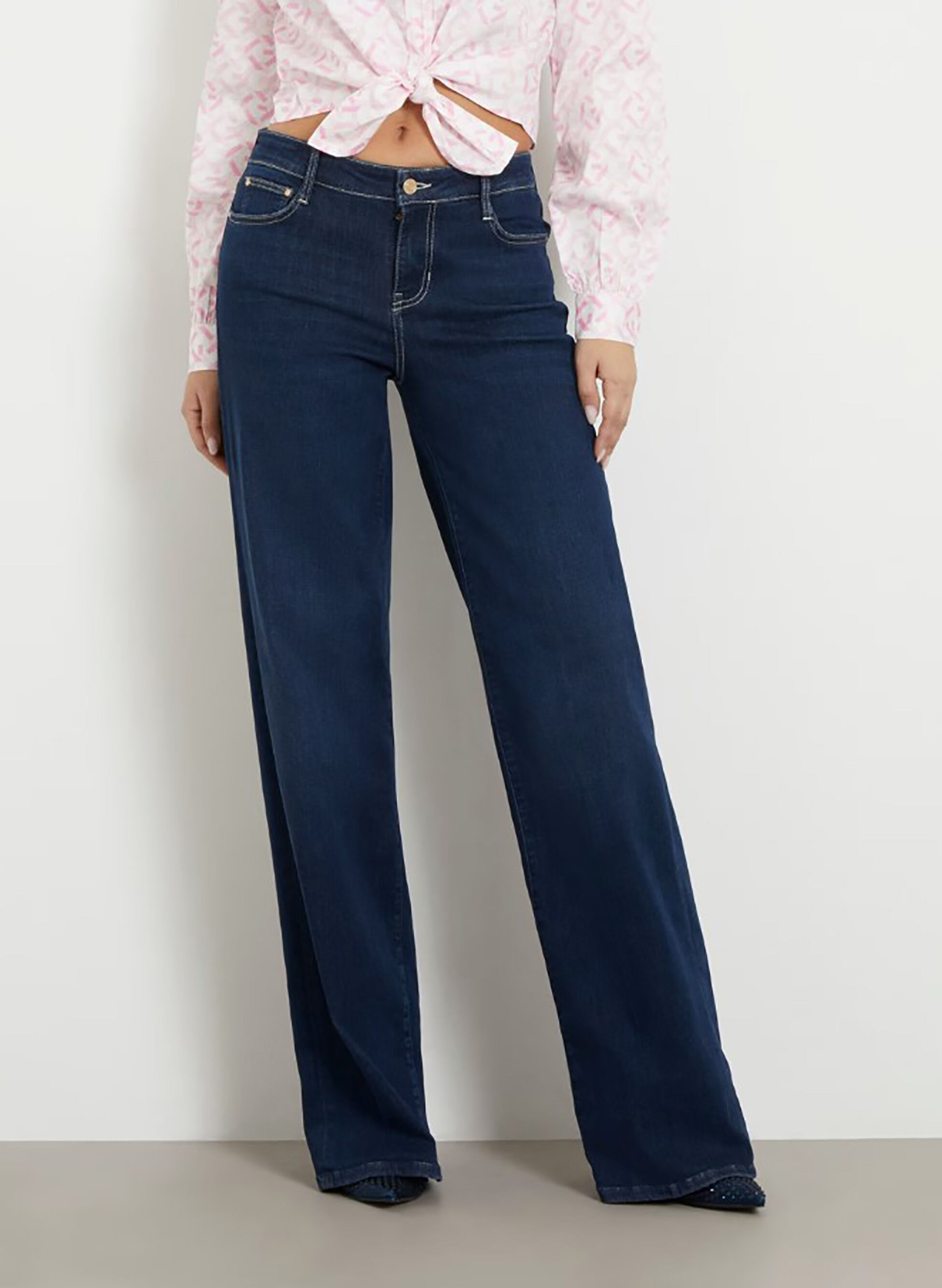 GUESS JEANS A VITA MEDIA