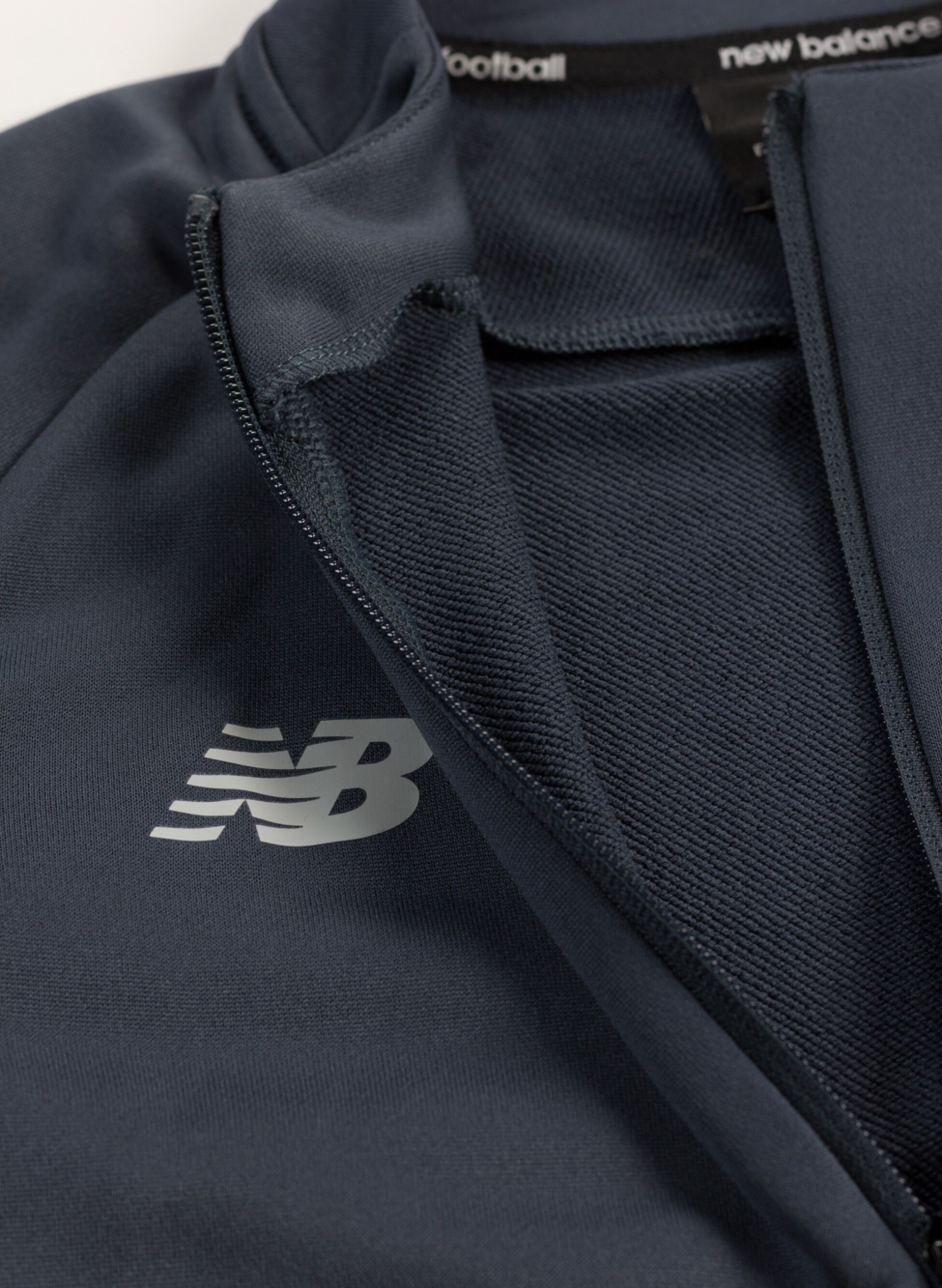 NEW BALANCE TUTA UFFICIALE AS ROMA 2021-22 RAGAZZO Grigio, Nero Bambino |  Sport85