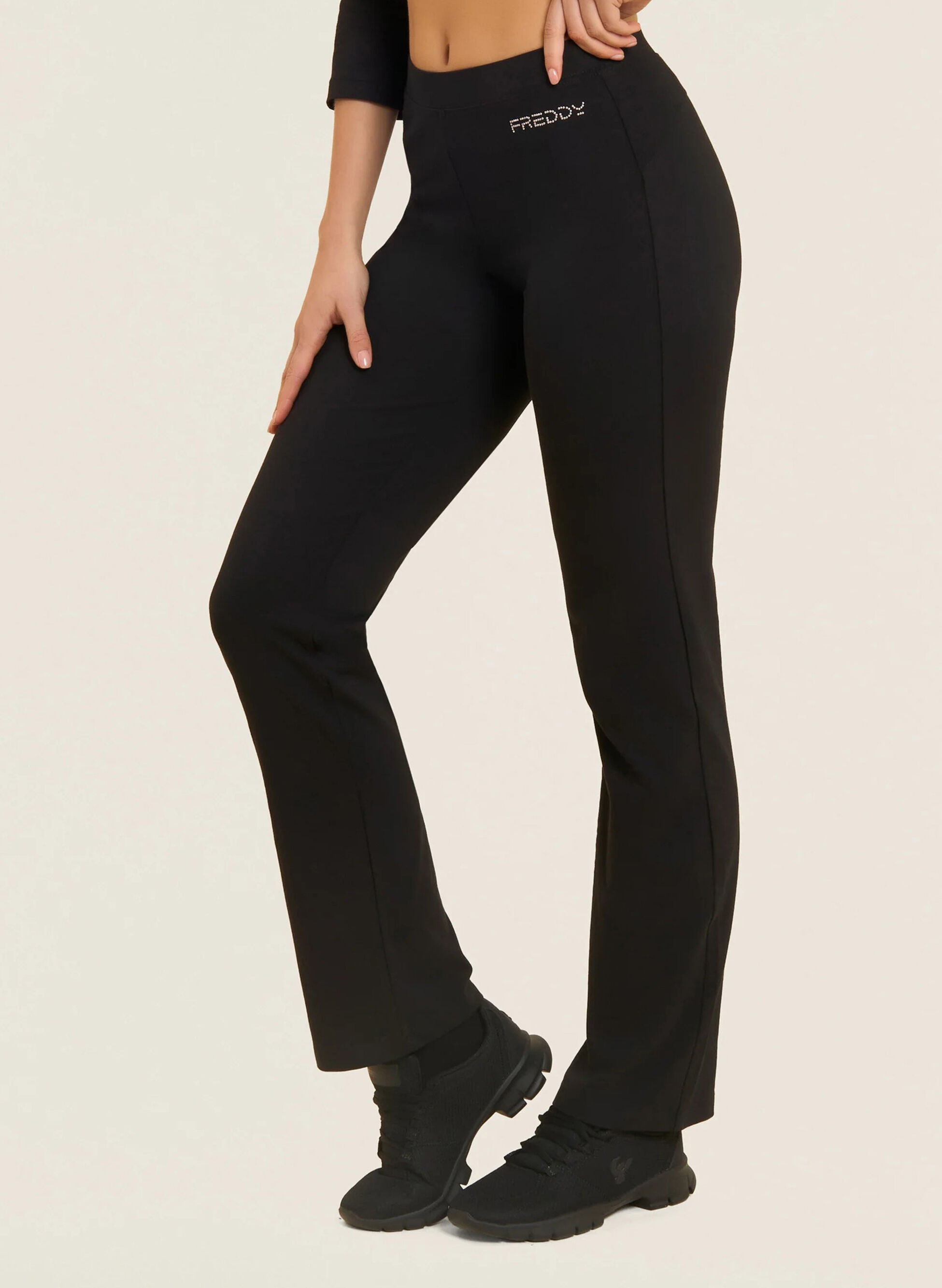PANTALONI SPORTIVI CON CUCITURE A CUORE M