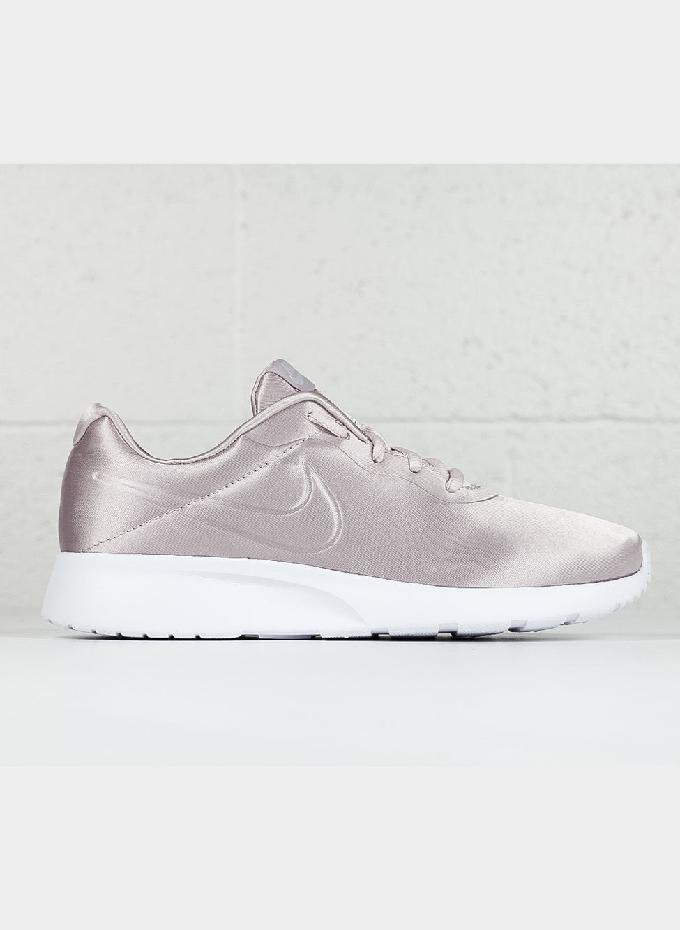 nike tanjun premium pink